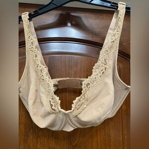 SKIMS Lace-Trim Wireless Bra in Beige
